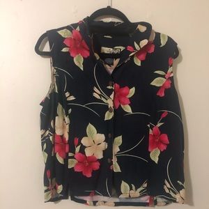 Vintage sleeveless shirt with flowers